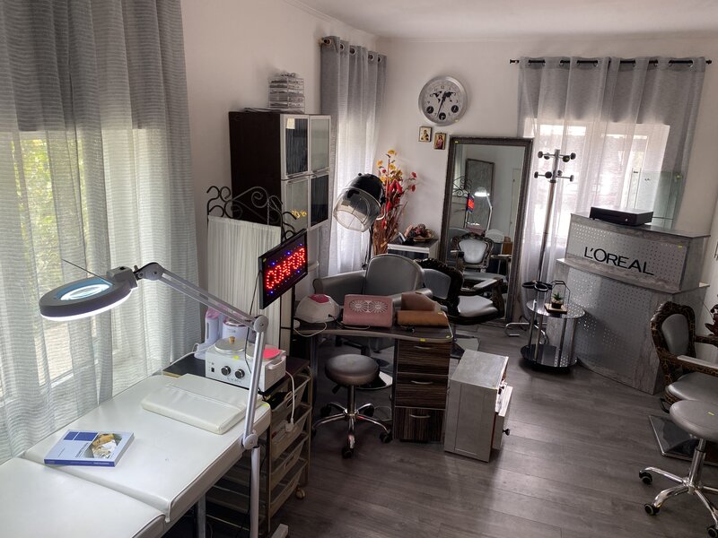 Mobilier salon coafor.