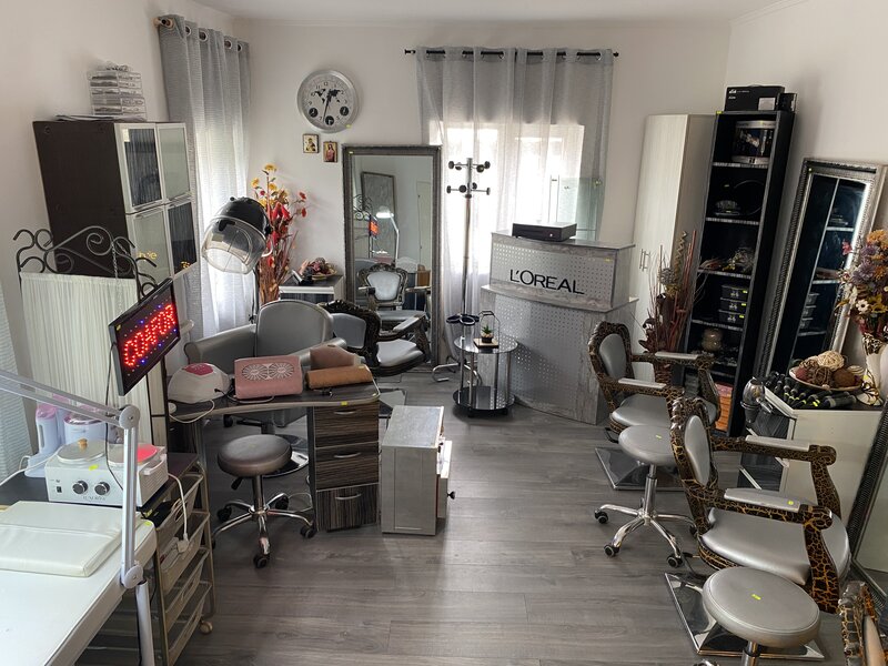 Mobilier salon coafor.