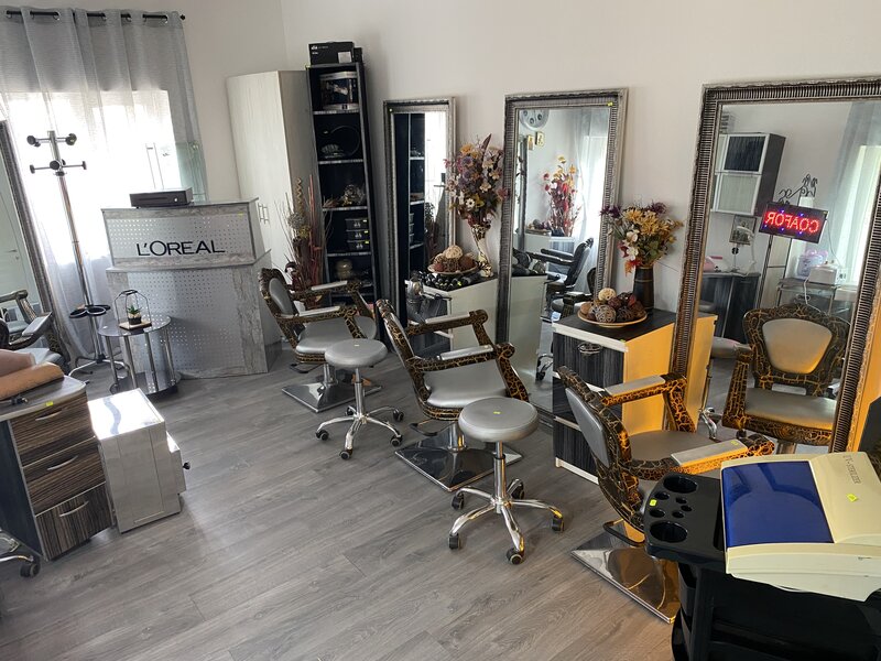 Mobilier salon coafor.